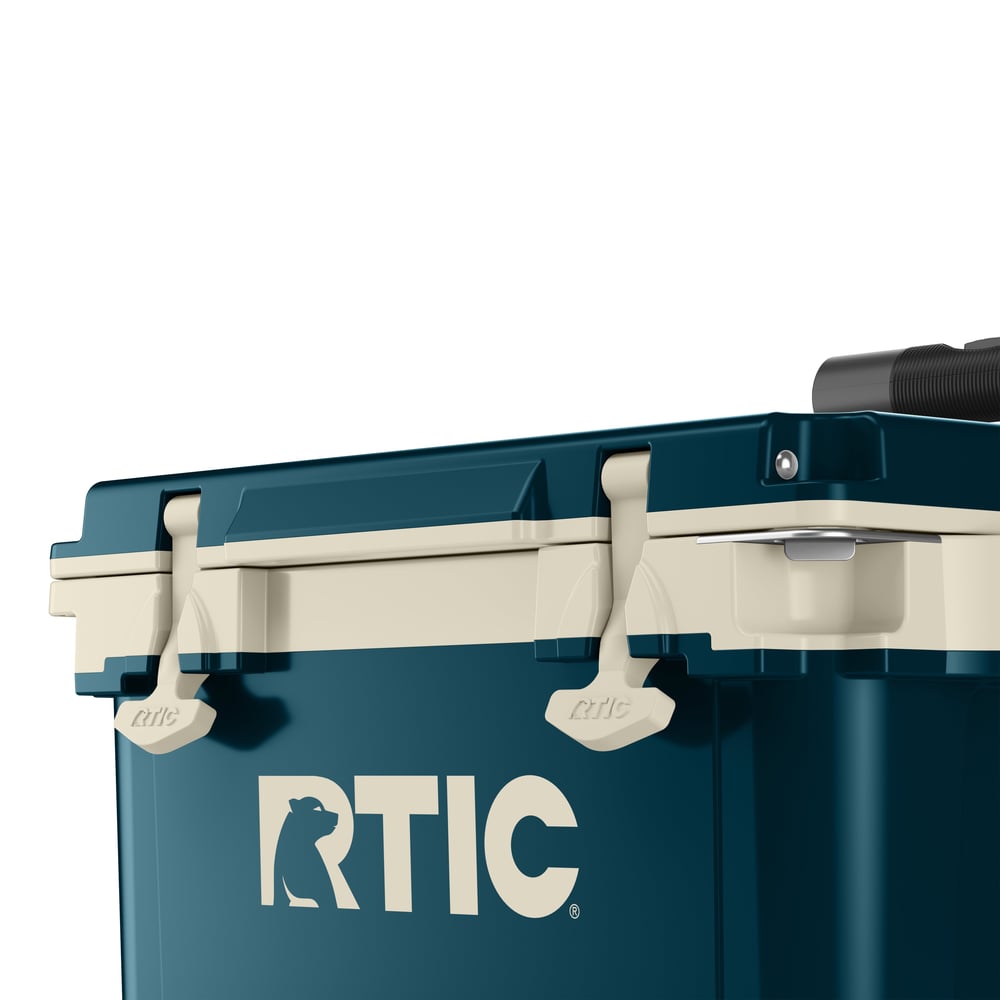 22 QT Ultra-Light Wheeled Cooler, Marine/Canvas Image