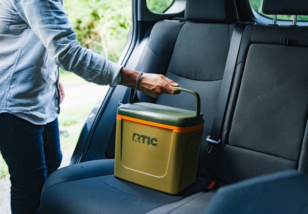 8 QT Road Trip Personal Cooler, White & Grey Image