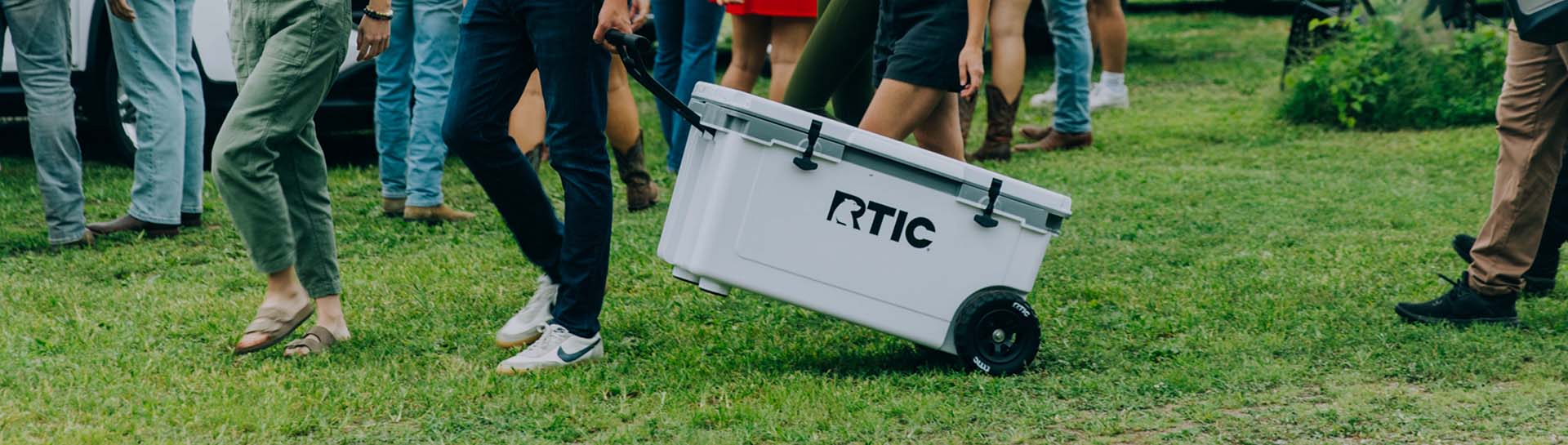 72 QT Ultra-Light Wheeled Cooler